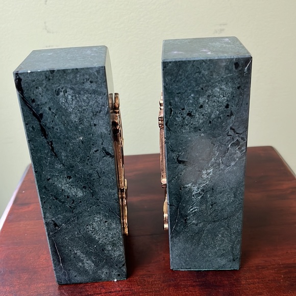 Green Marble Bookends with Gold Plated Scales of Justice - Picture 8 of 10